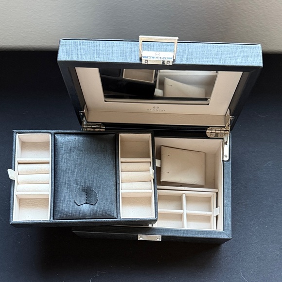 Black Jewelry Box for women - Picture 3 of 5